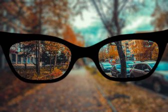 Названы семь опасных симптомов ухудшения зрения